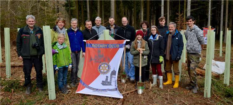 Die Cochemer Rotarier mit ihren Familien bei der Aufforstungsaktion.Privat