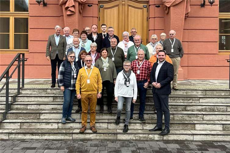 Die Cochemer Schützen vor dem Landtag mit Benedikt Oster. Foto: privat