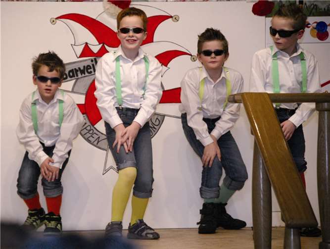 Die Cool Boys ganz cool bei ihrem Tanz.