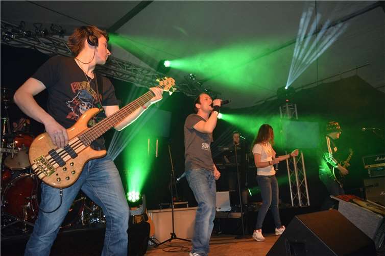 Die Coverband BOUNCE begeisterte die Fans. CF