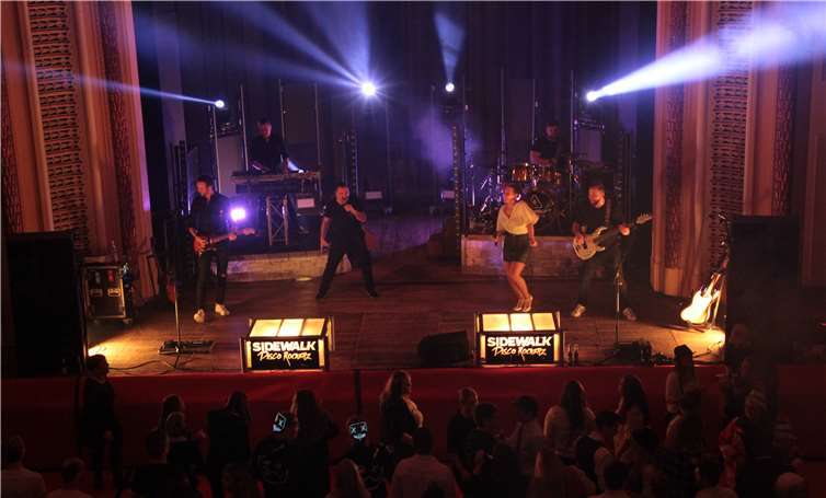 Die Coverband Sidewalk sorgte für gelungene musikalische Unterhaltung.