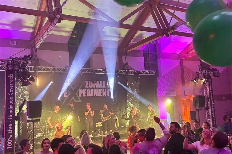 Die Coverband Zufallsexperiment  wird die Sonnenringhalle einheizen!