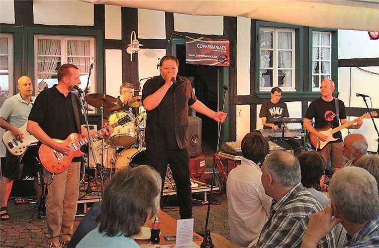 Die „Covermaniacs“ haben im Himmeroder Hof bereits ihre Qualitäten als Stimmungsmacher unter Beweis gestellt. privat