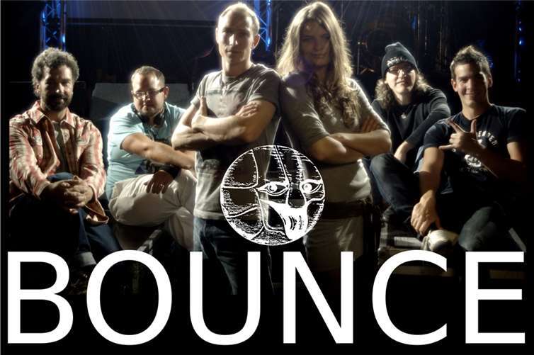 Die Coverrockband „Bounce“ hat sich in den vergangenen Jahren in der Region einen Namen gemacht. privat
