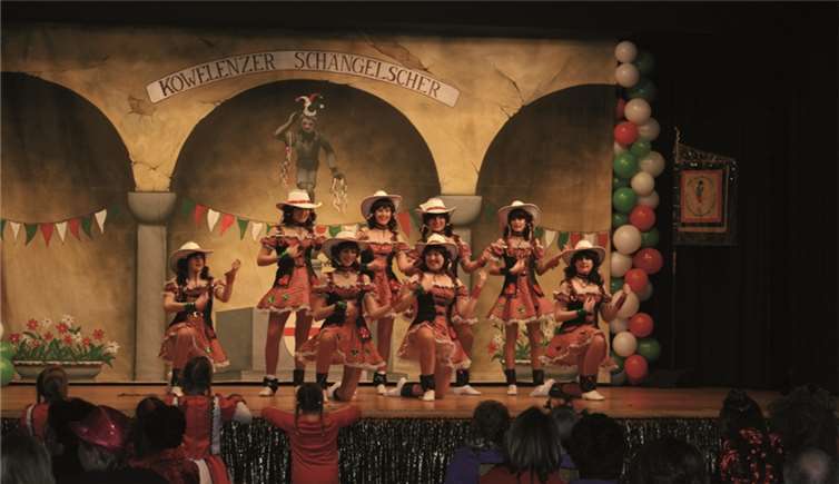 Die Cowgirls der Showtanzgruppe der Schängelcher bei der Schängelsitzung. Privat
