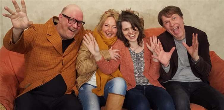 Die Crew der Theatergruppe der Kolpingfamilie St. Mauritius Kärlich freut sich auf amüsante Abende mit viel britischem Humor. Foto: privat