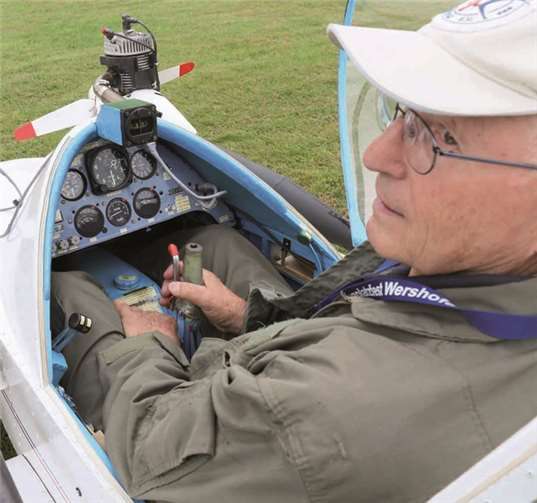 „Die Cri-Cri muss man Anziehen“, meinte Johann Knittel. -SES-