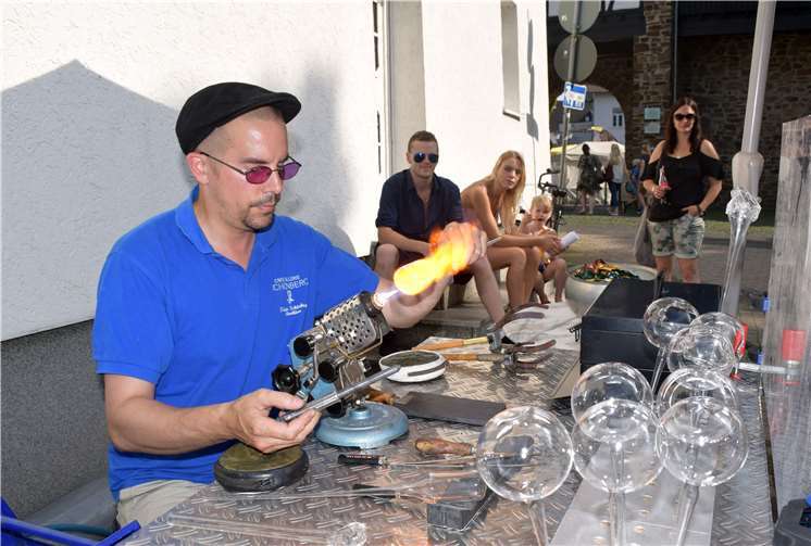 Die Cristallerie Schönberg zeigte die Produktion von feinen Gläsern.