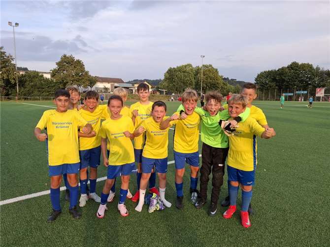 Die D 1-Junioren nach ihrem überraschenden Erfolg in Lahnstein.  Foto: privat