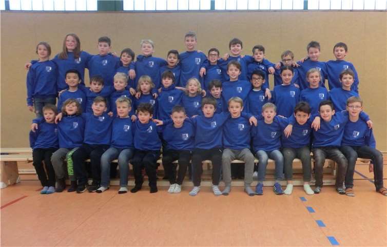 Die D-, E- und F 1-Junioren des SV Ochtendung trafen sich am 3. Advent in der Wernerseckhalle zu einem gemischt-mannschaftlichen Weihnachtsturnier. Mit viel Engagement und Spaß wetteiferten die Teams der „Christkinder, Nikoläuse, Rentiere, Schneemänner, Tannenbäume und Weihnachtsmänner“ um Tore und Punkte. Zum Abschluss erhielten alle Nachwuchskicker ein Vereinssweatshirt. privat