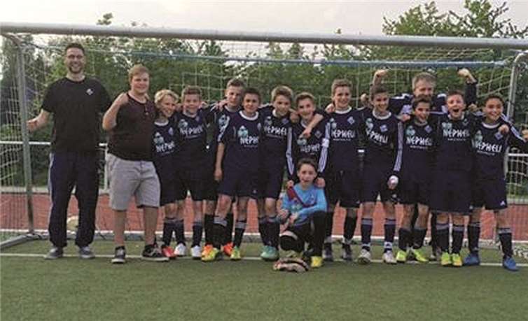Die D-Jugend-Mannschaft des 1. FC Rheinbach durfte sich über den Gewinn der Meisterschaft freuen.
