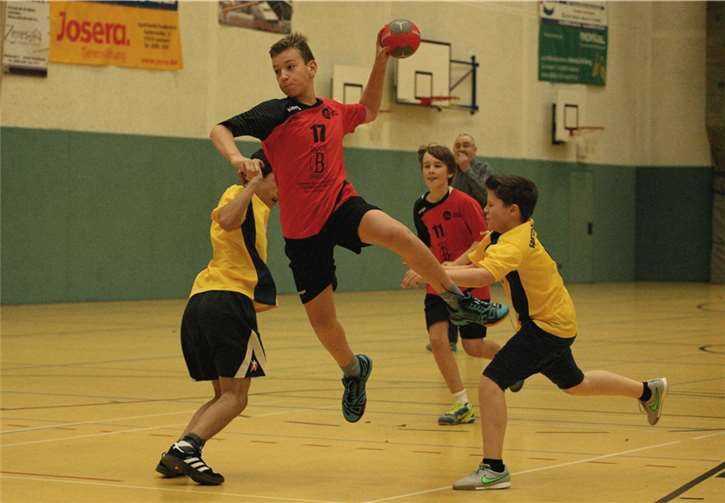 Die D-Jugend der JSG Bendorf/Vallendar (rote Trikots) beherrschte den Gegner fast nach Belieben.privat