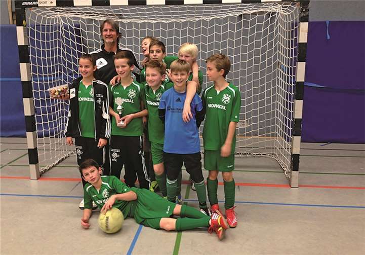 Die D-Jugend der TuS Kottenheim freut sich über den dritten Platz beim Hallenturnier. privat