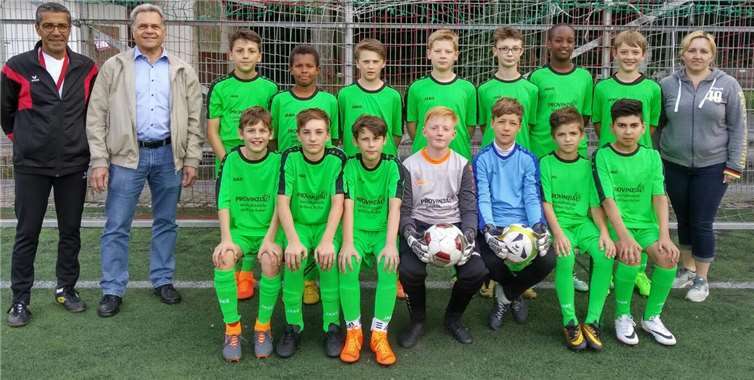 Die D-Jugend des SV Wachtberg in ihren neuen Trikots. privat