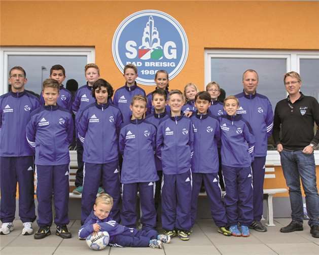 Die D-Jugend erhielt neue Trainingsanzüge.Privat