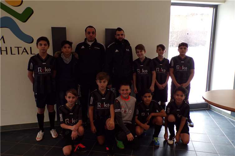 Die D-Jugend mit ihren Trainern A. El Toufaili und F. Türkel.privat