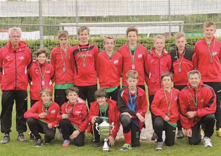 Die D-Junioren freuen sich über ihren Erfolg. privat