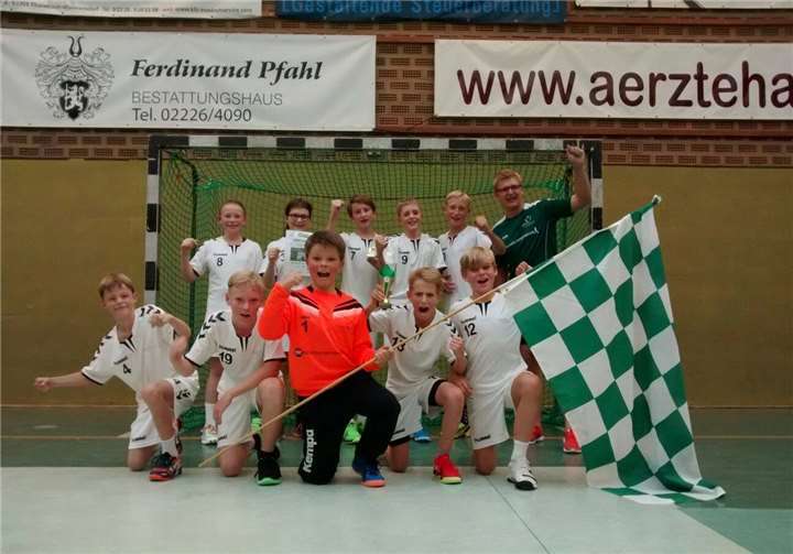 Die D1 der HSG Rheinbach-Wormersdorf freut sich über den Sieg beim 2. Rheinbacher Talente-Cup. privat