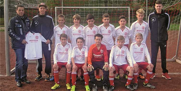 Die D1 der SG Ahrweiler/Bad Neuenahr präsentiert sich in neuem Outfit.  Privat