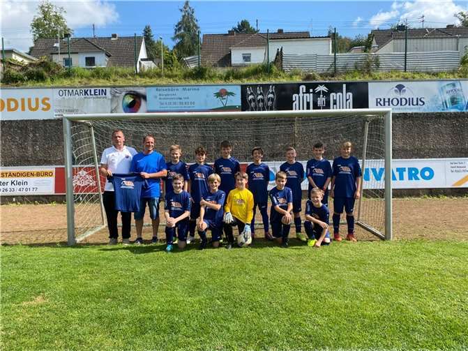 Die D2-Junioren der JSG Brohl/Burgbrohl in ihren neuen Outfits. Foto: privat