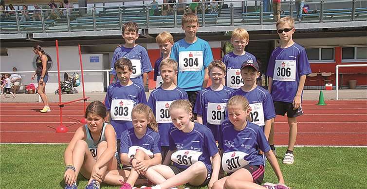 Die DJK Andernach Teams „Rheinflitzer 1“ und „Rheinflitzer 2“ vor dem Beginn des Turniers.privat