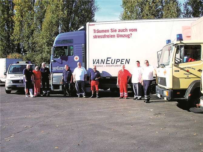 Die DRK-Gespanne vor dem Aufbruch in die Ukraineprivat