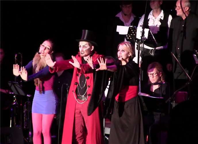 Die Dämonen verkörpern den inneren Konflikt, dem sich John Newton ausgesetzt sieht.