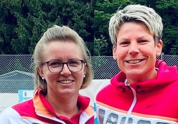 Die Damen 30A erkämpften sich ein 7:7 im Auswärtsspiel bei der DJK MJC Trier. Im Einzel sorgten Tanja Wilius (li) und Jenny Maasch für die Punkte. Letztere war auch noch mit Partnerin Conny Kopp im Doppel erfolgreich! Foto: Dietrich Rockenfeller
