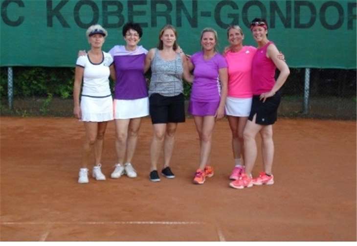 Die Damen 40 Petra Deboy, Ludgera Wiechers, Silke Schraudt, Alexandra Dötsch, Claudia Uhl, Tanja Auer (v.l.), es fehlt: Margarete Möhren. privat