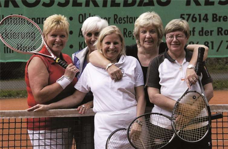 Die Damen 50 des TC Steimel waren am vergangenen Medenspielwochenende in ihren Heimspielen erfolgreich. In der aktuellen Tabelle stehen sie auf Platz eins. privat