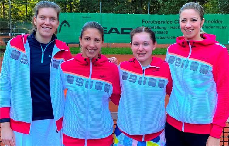 Die Damen B : Jil Dreidoppel, Nadine Potschka, Ayleen Herder und Fabienne Seitz. Quellen: TC Steimel