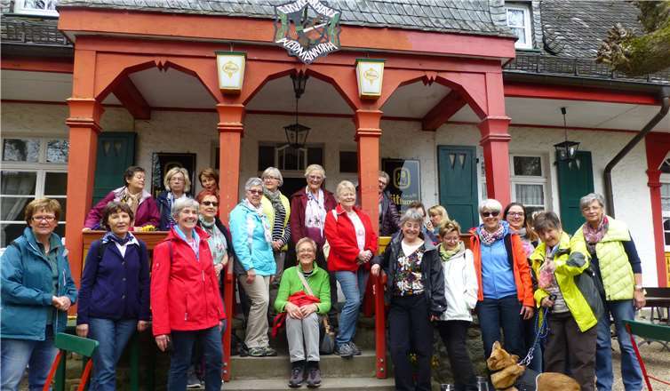Die Damen bei ihrer Frühlingswanderung durchs Siebengebirge. Privat