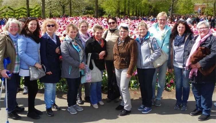 Die Damen der Kostümgruppe genossen ihre Zeit bei schönstem Wetter. privat