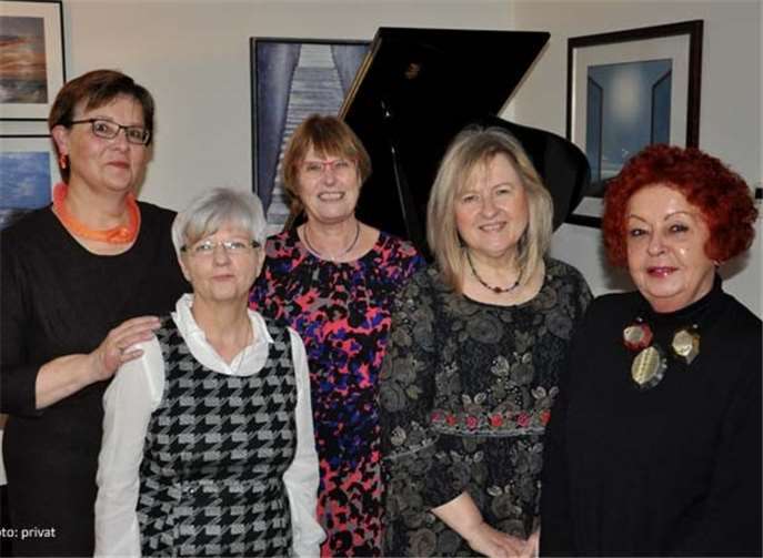 Die Damen der Kreativen Schreibwerkstatt Bonn und die Musikerinnen versprechen einen unterhaltsamen Abend. privat