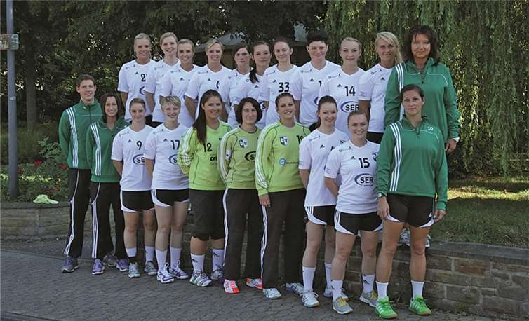 Die Damen des TV Bassenheim in der Saison 2013 / 2014 (hinten v.l.): Spielertrainerin Jessica Oster, Betreuerin Nicole Luxem, Christina Henn, Astrid Israel, Nina Müller, Angelina Dähler, Jana Schubert, Sophie Klapperich, Steffi Henn, Sara Keller, Betreuerin Angie Müller, Torwarttrainer Alexander Klapthor; (vorne v.l.:) Marisa Müller, Natalie Oster, Maren Hoffmann, Michelle Müller, Meike Nolden, Lisa Schönfels, Nadine Schmitt, Jennifer Schmitt, Lea Schmidt. Es fehlen: Michelle Sorger, Elisabeth Herbst und Kelly Vollebregt.privat