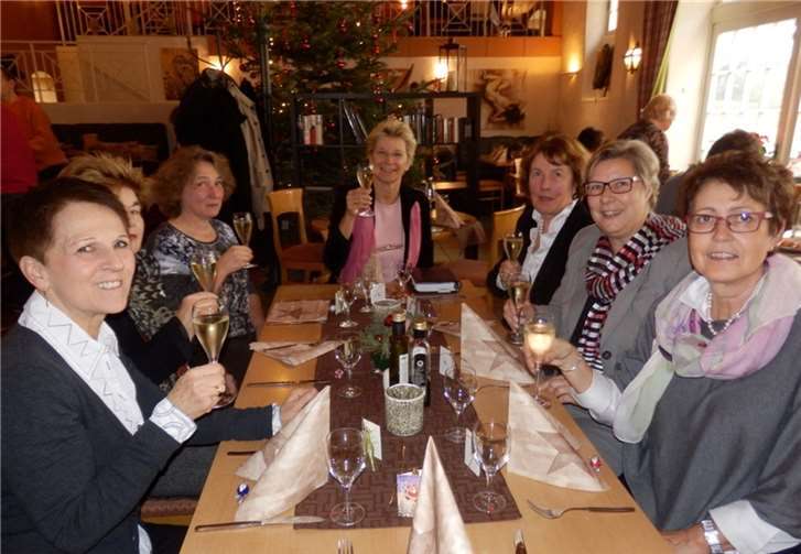 Die Damen des Vorstandes trafen sich zu einem konstruktiven Gespräch im Restaurant Belderbusch. privat