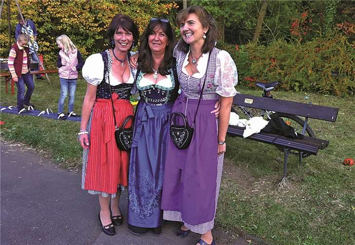 Die Damen freuen sich schon auf das Oktoberfest. privat