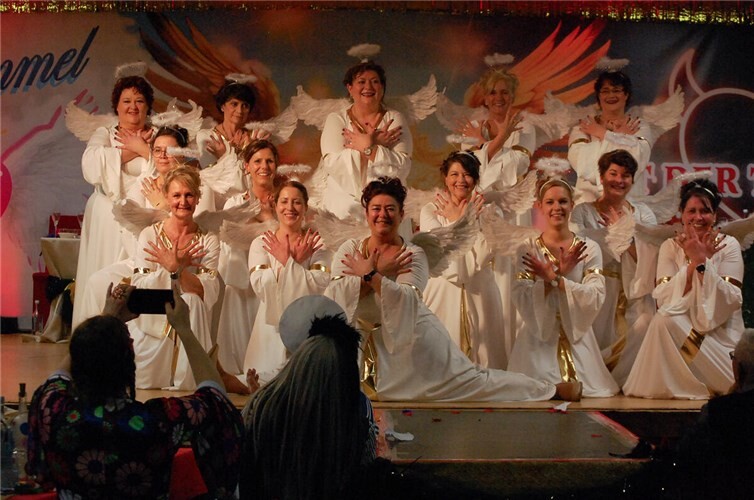 Die Damen im Engel-Outfit.  Fotos: Susanne Galle