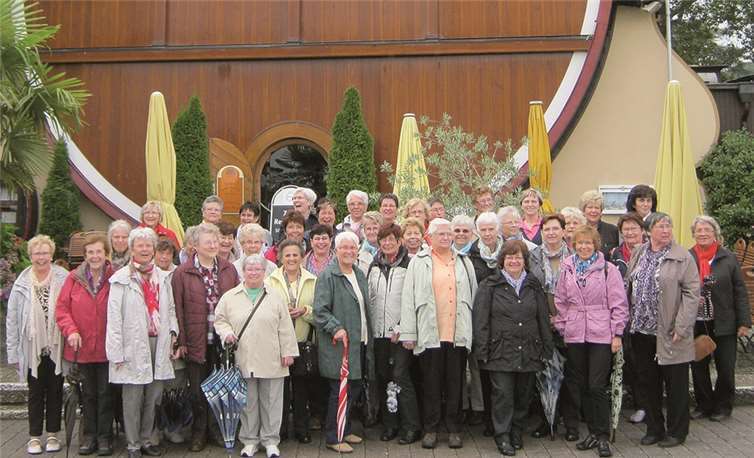 Die Damen kehrten zum Mittagessen im größten Fass der Welt ein. privat