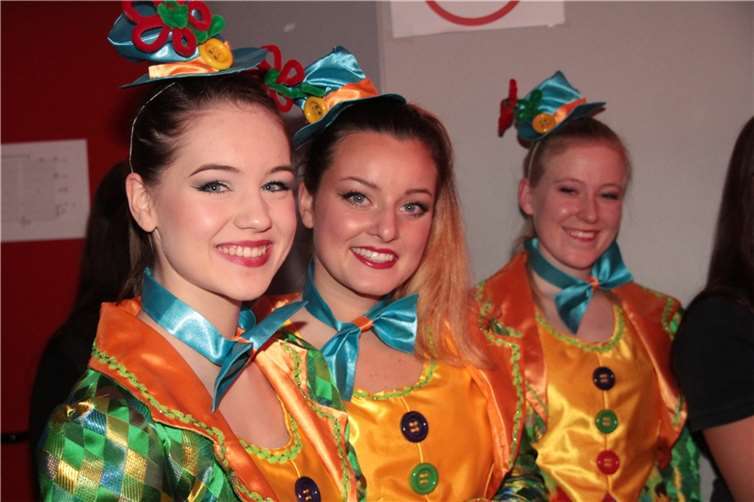 Die Damen trugen zauberhafte Clownskostüme.
