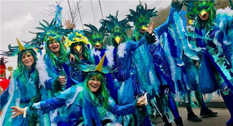 Die Damen vom Sporteck-Stammtischzeigten sich als Paradiesvögel.