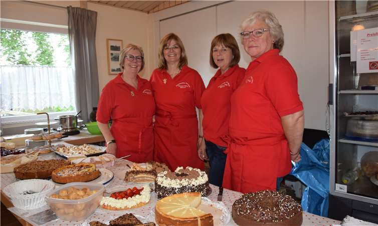 Die Damen von Damenkomitee Odendorf sorgten für das süße leibliche Wohl.
