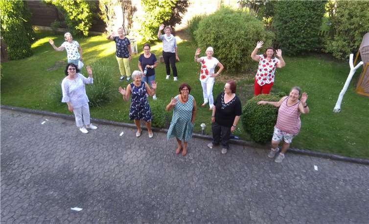 Die Damen waren erfreut, endlich wieder mit dem Tanzen beginnen zu dürfen. Foto: privat