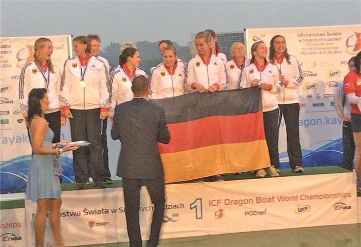 Post-Sportler sind Weltmeister Die Damenmannschaft des Deutschen Teams bekommt die Goldmedaille.
