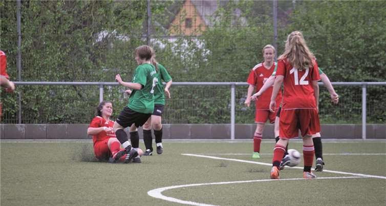 Die Damenmannschaft des SV Wachtberg konnte in einem Arbeitssieg drei Punkte auf dem Kunstrasen in Oberkassel einfahren.privat