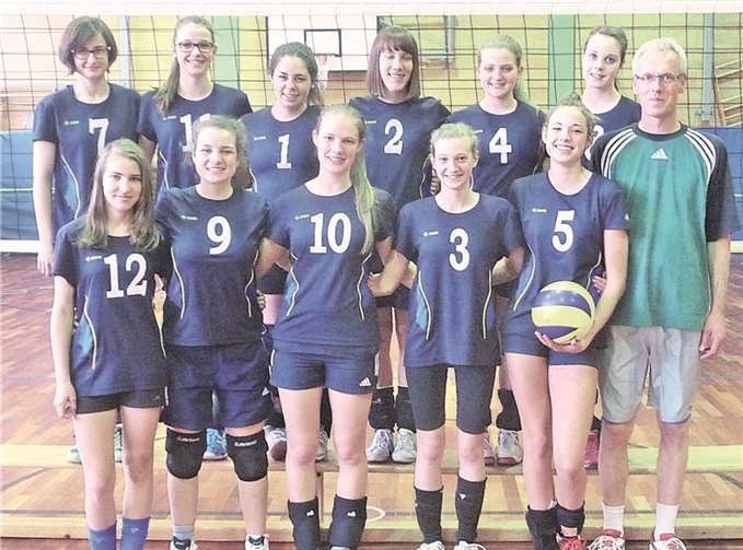 Die Damenvolleyballmannschaft des FSV Dieblich in der Saison 13/14: H.v.l.: Marie Eberz, Sabine Wolfermann, Susanna Jung, Susanne Reif, Saskia Wubbernitz, Zoe Rommel. V.v.l.: Theresa Reif, Sarah Künster, Jana Nieskes, Sophie Becherer, Andrea Wolfermann und Trainer Heinz Nieskes.privat