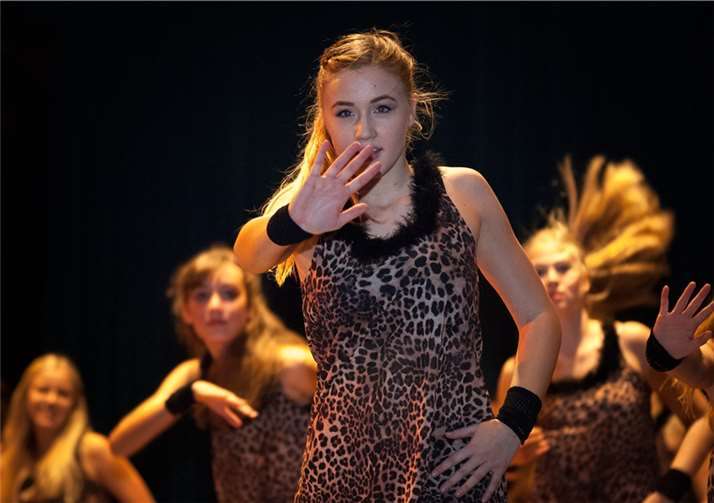 Die Dance Friends zu "Er lebt in dir" aus dem Musical von König der Löwen.