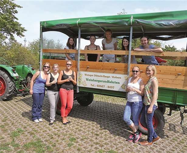 Die Danzmädscha tourten mit einem Planwagen über die Koberner Höhe.privat