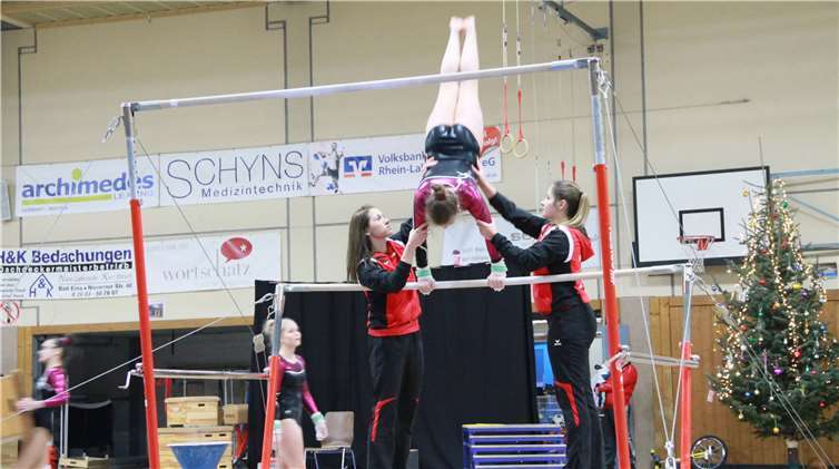 Die Darbietungen auf dem Stufenbarren sorgten für viel Applaus.