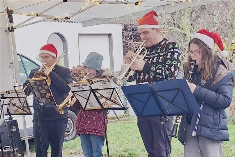 Die Darbietungen des Orchesters, bestehend aus Blech- und Holzblasinstrumenten, verbreiteten eine besinnliche Atmosphäre.Foto: Gordon von Glasow